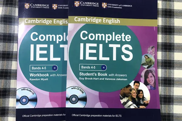 Complete IELTS Bands 4-5 là một trong những giáo trình nằm trong bộ sách Complete IELTS, được biên soạn bởi Cambridge University Press