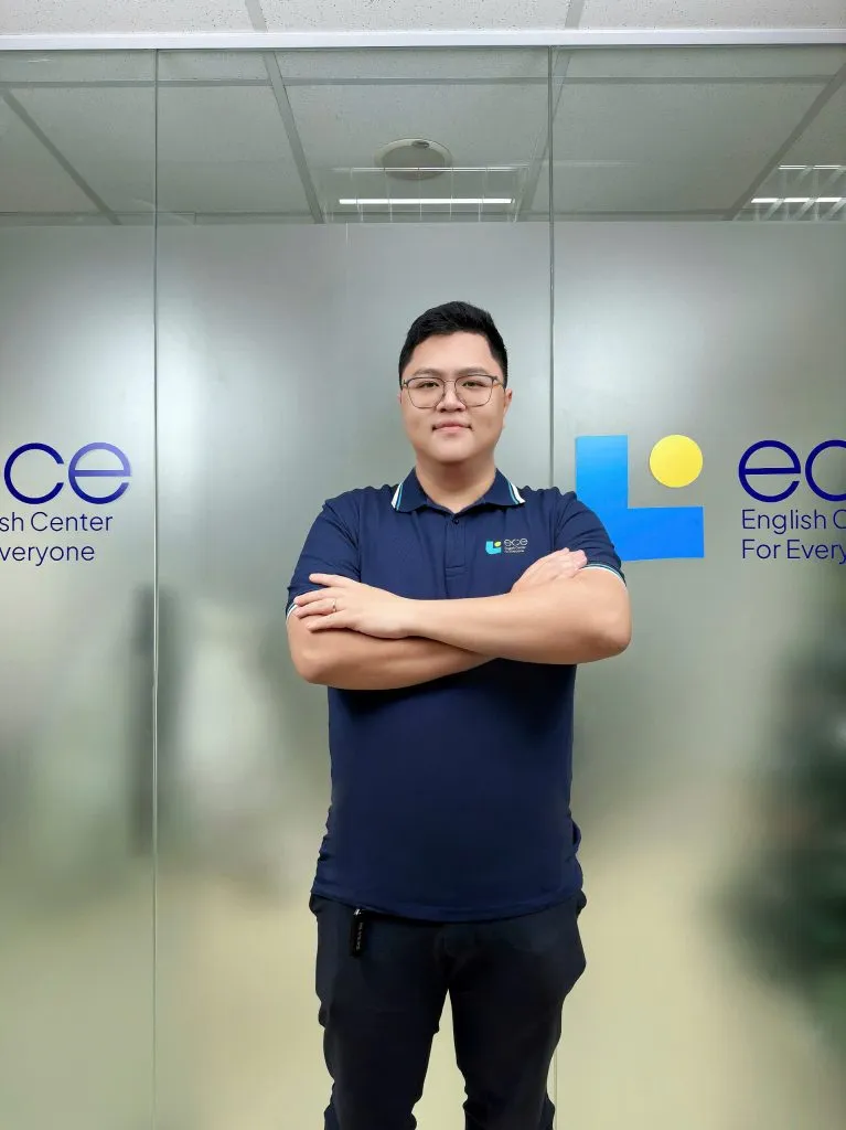 Teacher Phan Hai, 8.0 IELTS Overall, shares vocabulary and sample answers for the Newspapers topic