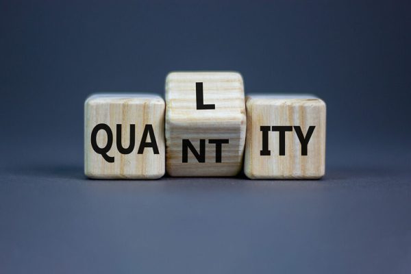 Đừng chỉ đếm số lượng từ, hãy đo lường độ sâu hiểu biết