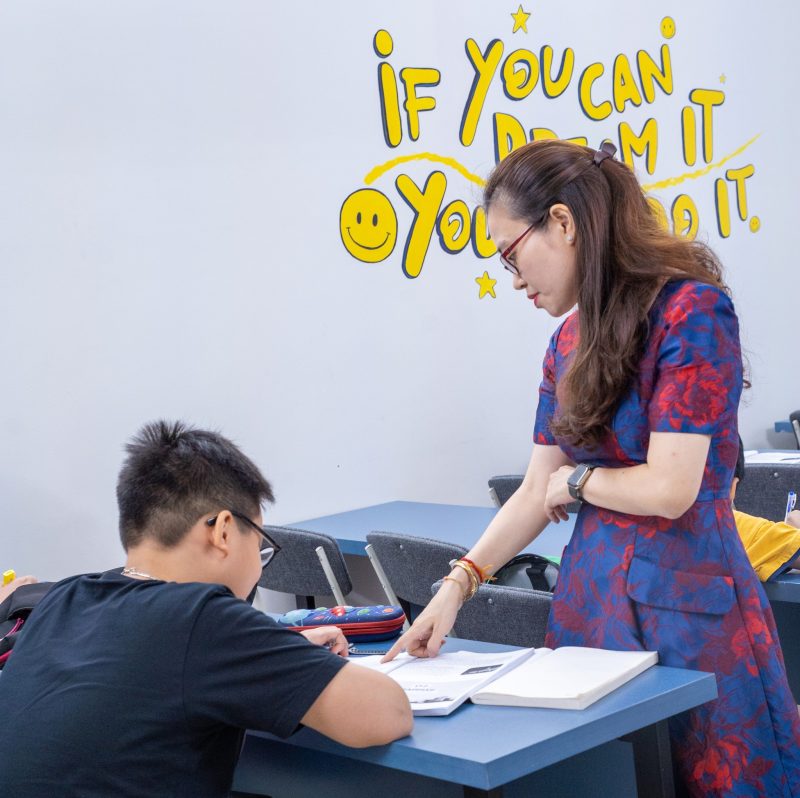 Cô Đoàn Nương - Giáo viên kỳ cựu tại ECE trực tiếp đứng lớp giảng dạy khoá AEF